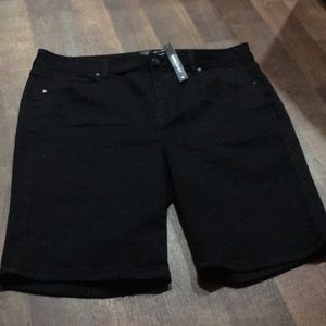 Plus Size 18 Avenue black denim shorts